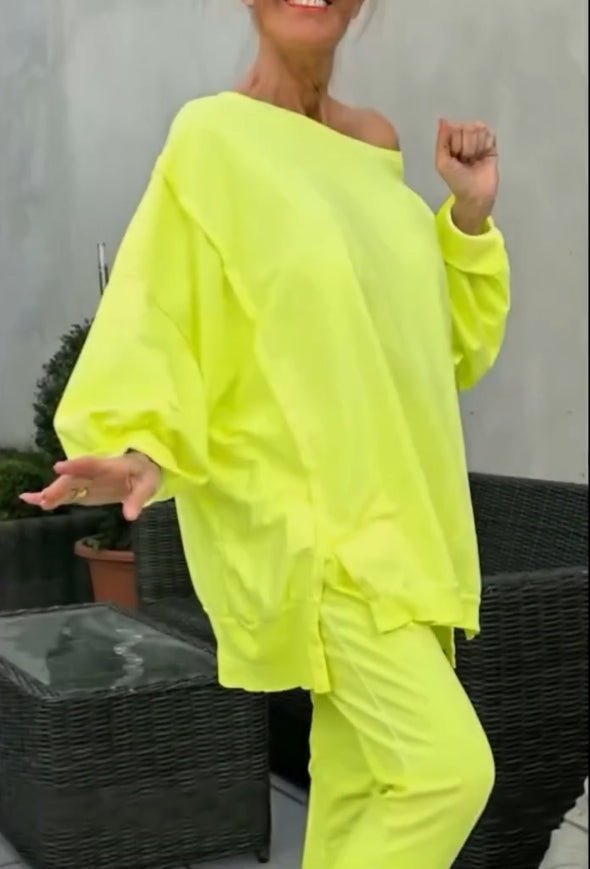 Traje casual de verano para mujer con cuello redondo y abertura en color claro.-ES
