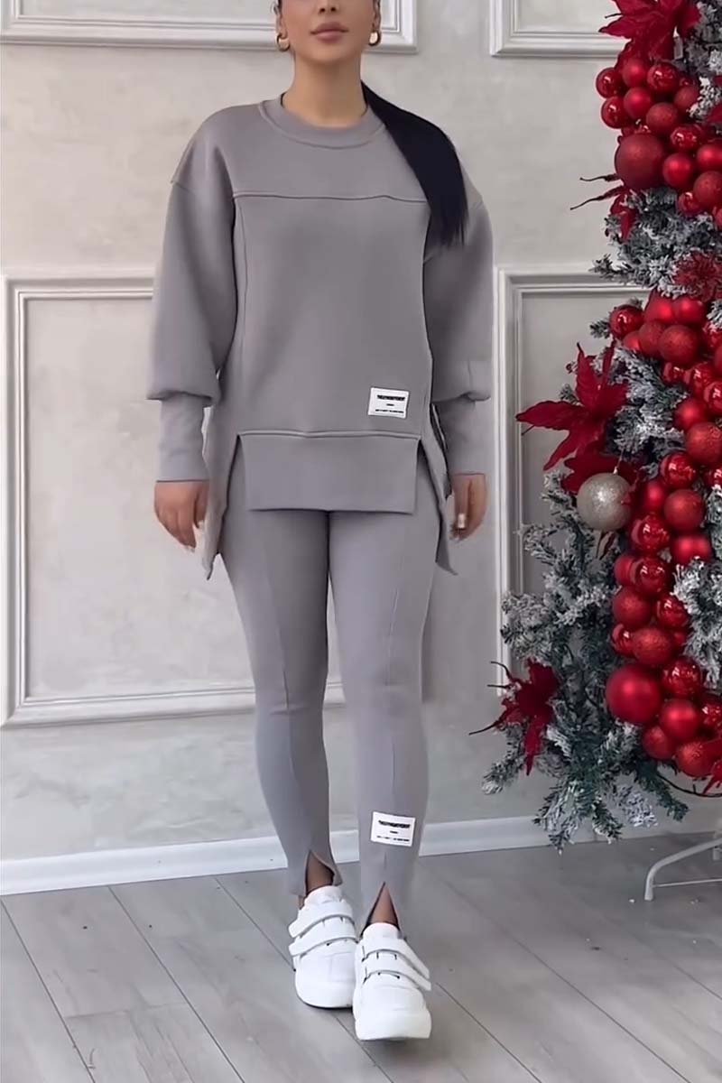 Conjunto irregular compuesto por sudadera estampada de manga larga y leggings.-ES