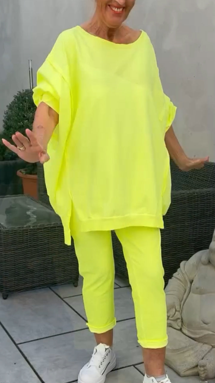 Traje casual de verano para mujer con cuello redondo y abertura en color claro.-ES