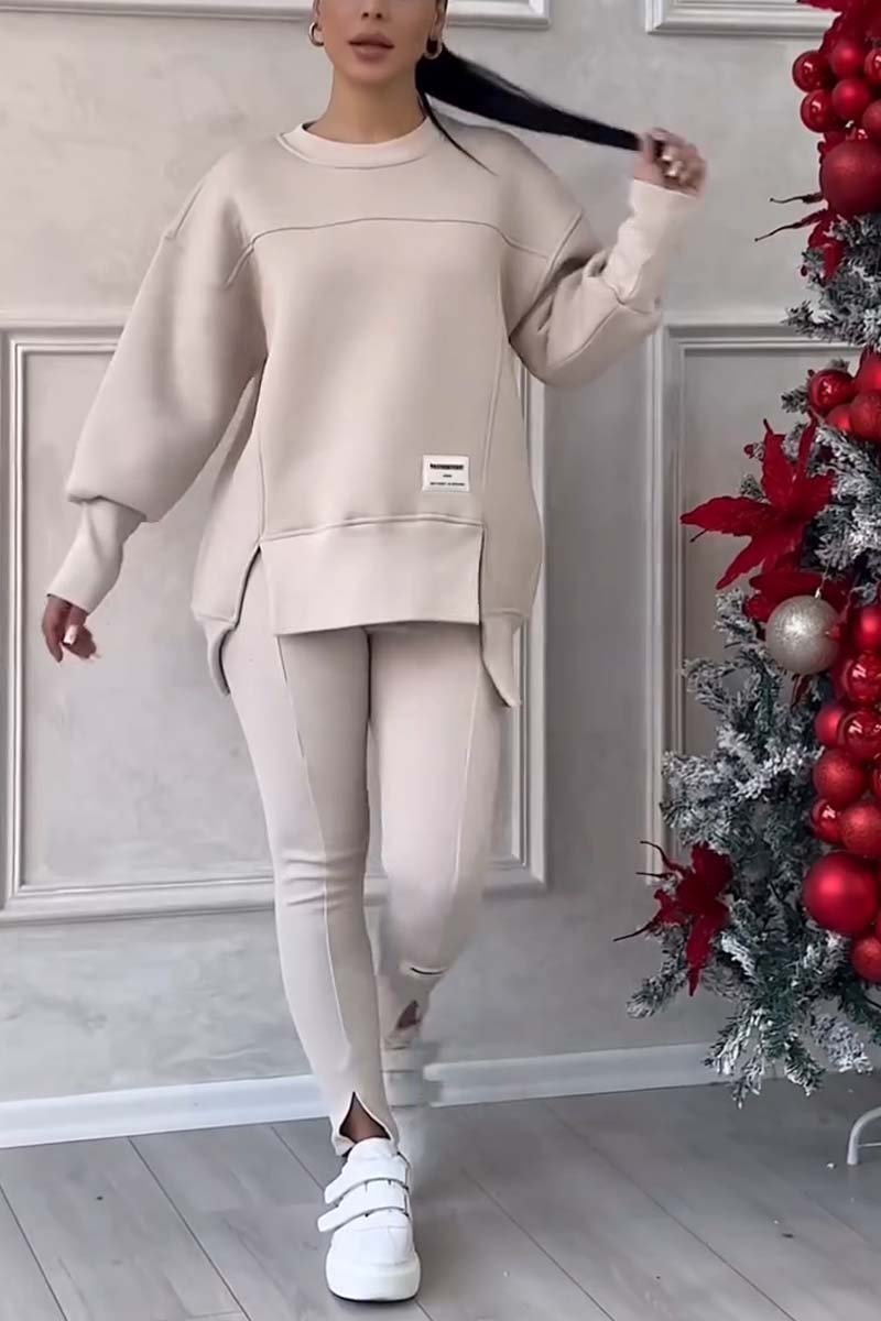 Conjunto irregular compuesto por sudadera estampada de manga larga y leggings.-ES