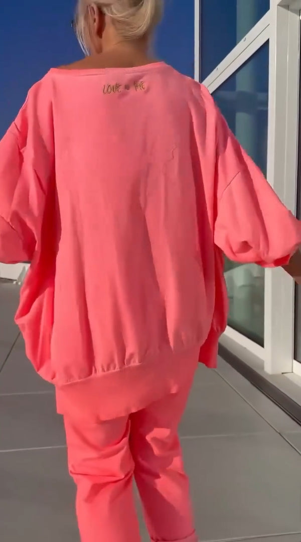 Traje casual de verano para mujer con cuello redondo y abertura en color claro.-ES