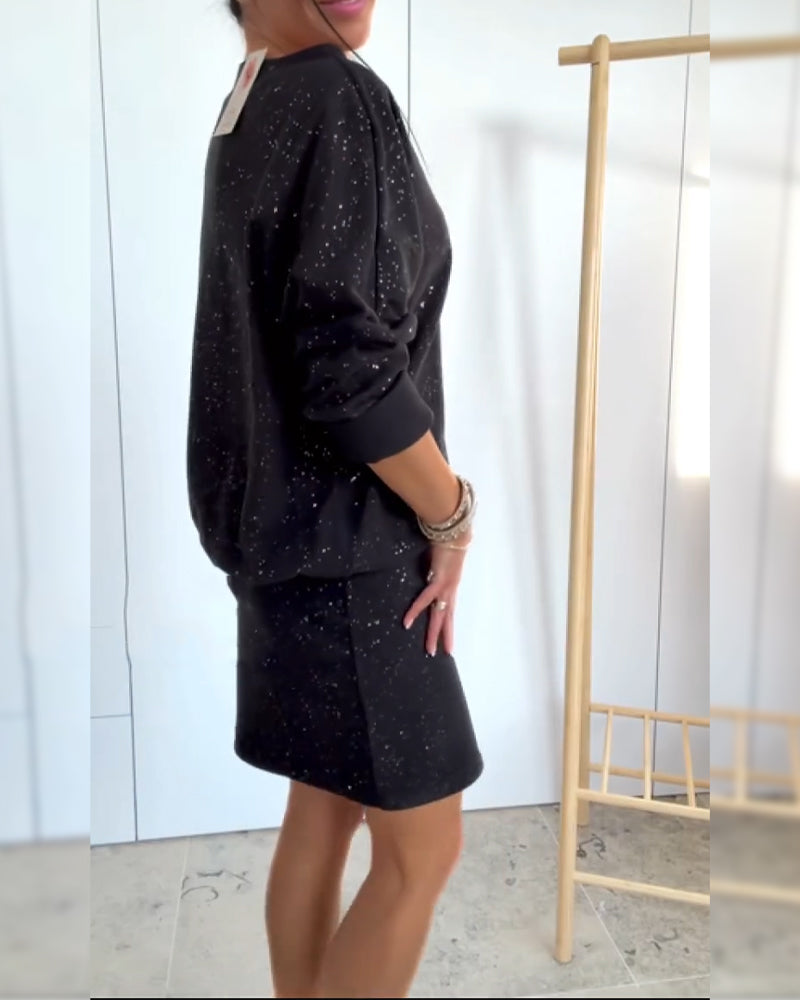 Ένα φόρεμα με στρογγυλή λαιμόκοψη και λεπτό μπροκάρ-GR