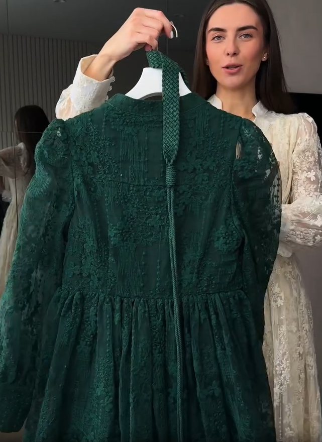 Moteriška suknelė su V formos iškirpte, gausiai siuvinėta-LT