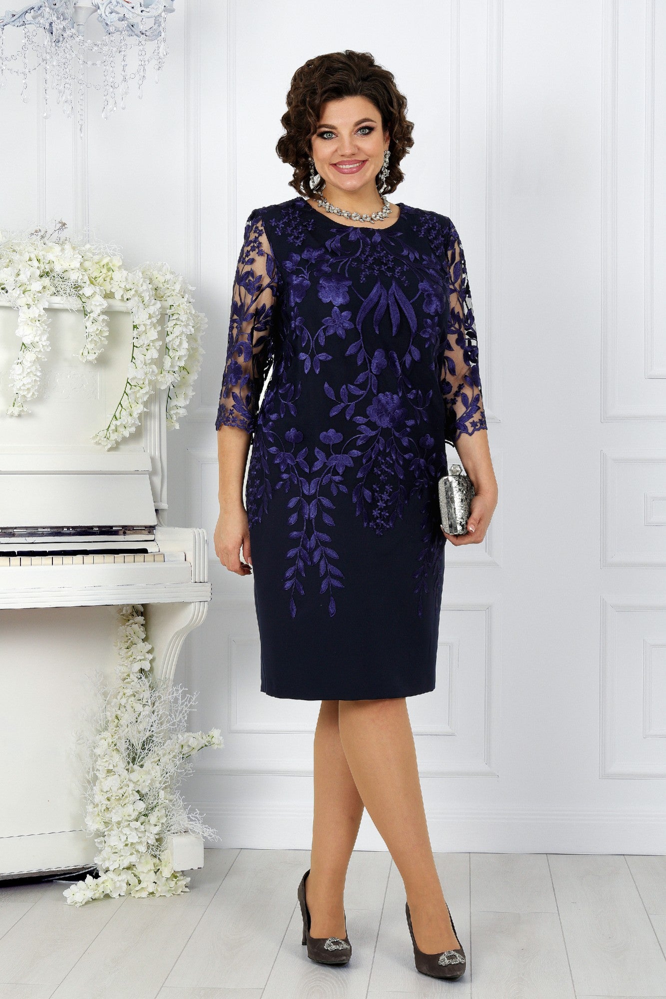 Negabaritinė suknelė su nėriniais ir raštu-LT