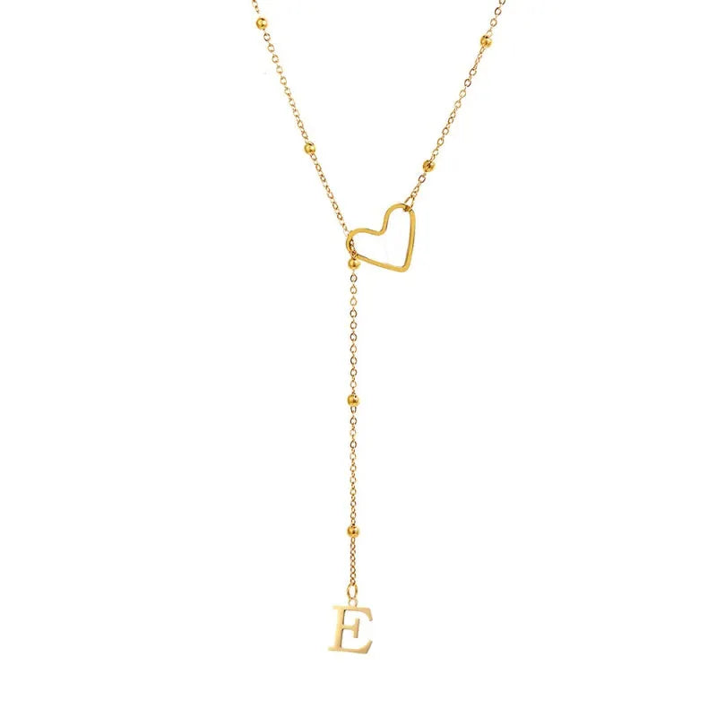 Collar en forma de Y con inicial y corazón-ES