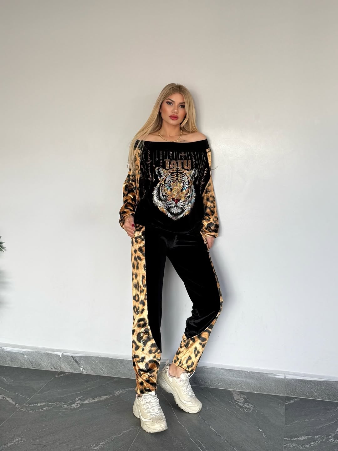Traje deportivo informal de moda femenina con estampado de leopardo y cabeza de tigre-ES