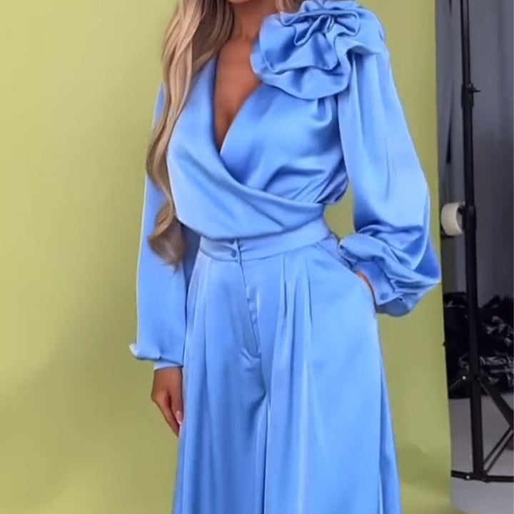 Lujoso conjunto con camisa de satén y pantalón ancho.-ES