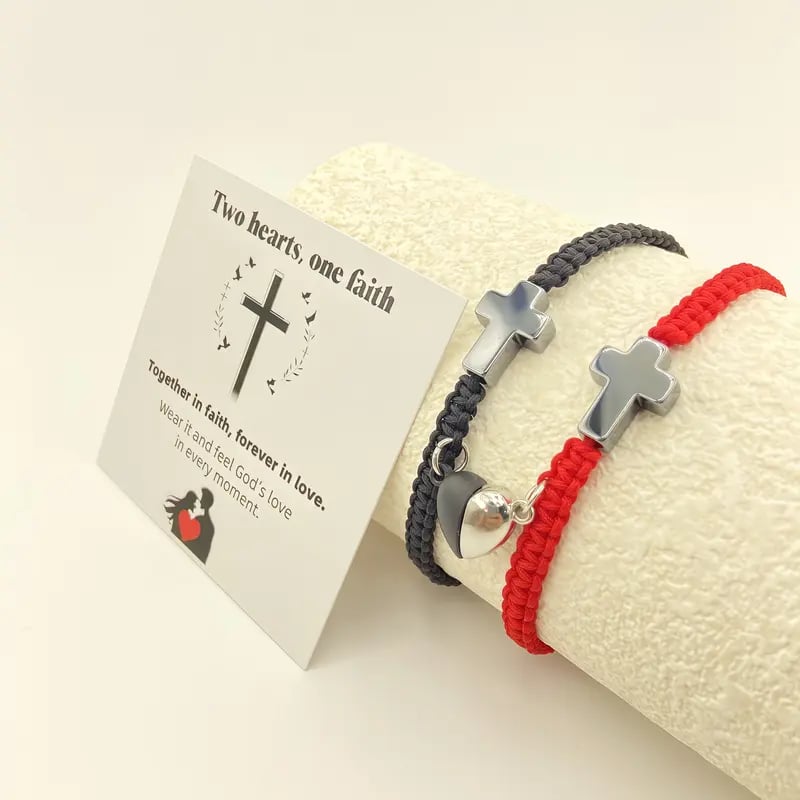 💕„Dvi širdys, vienas tikėjimas“ – įkvepianti krikščioniška apyrankė su kryžiumi ir atviruku su Jėzaus palaiminimu-LT