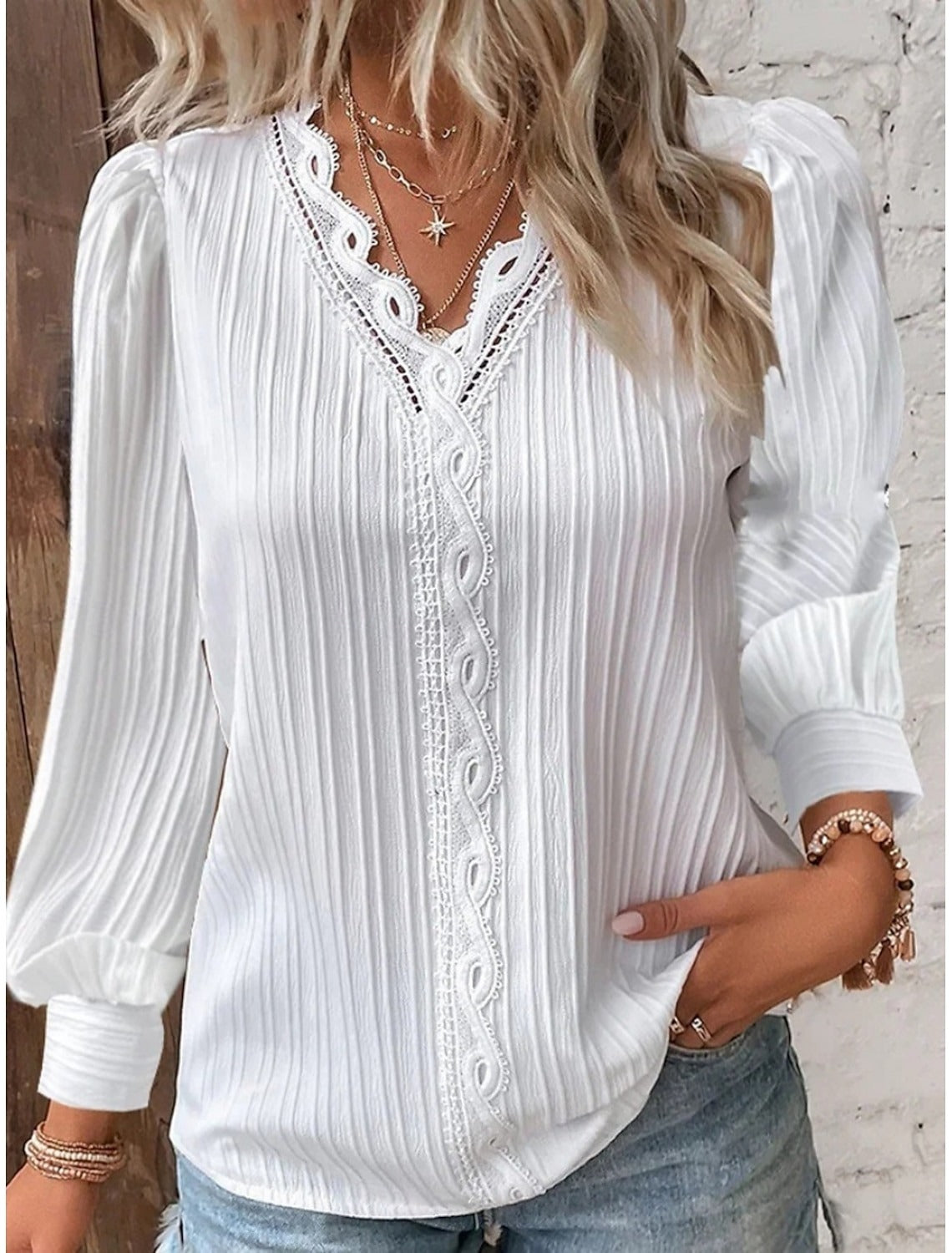 Elegante y moderna camisa de encaje para mujer en un color liso-ES