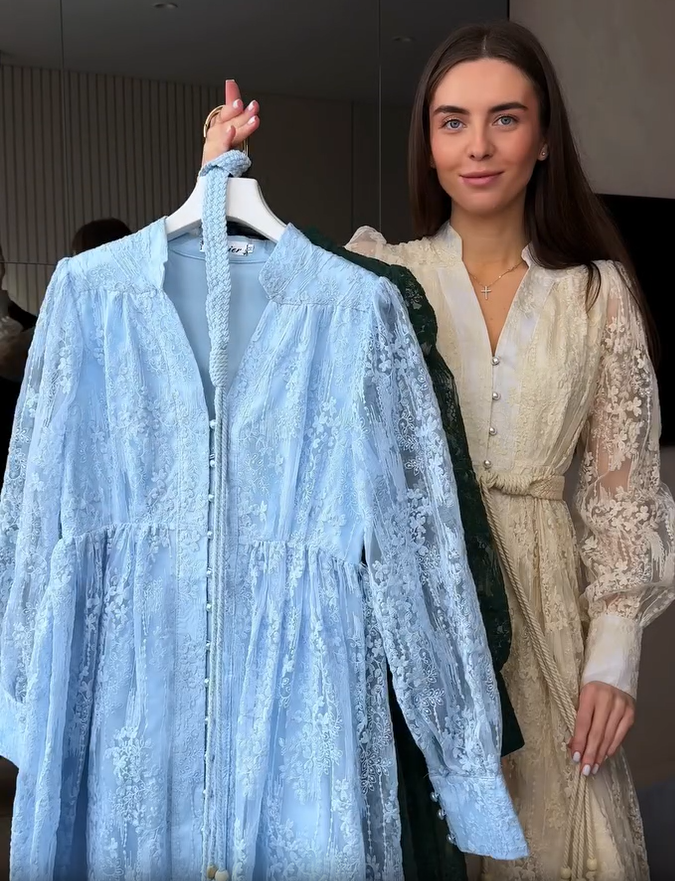 Moteriška suknelė su V formos iškirpte, gausiai siuvinėta-LT