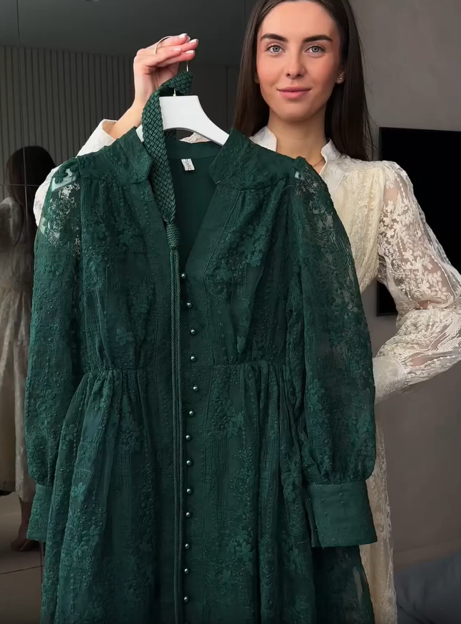 Moteriška suknelė su V formos iškirpte, gausiai siuvinėta-LT