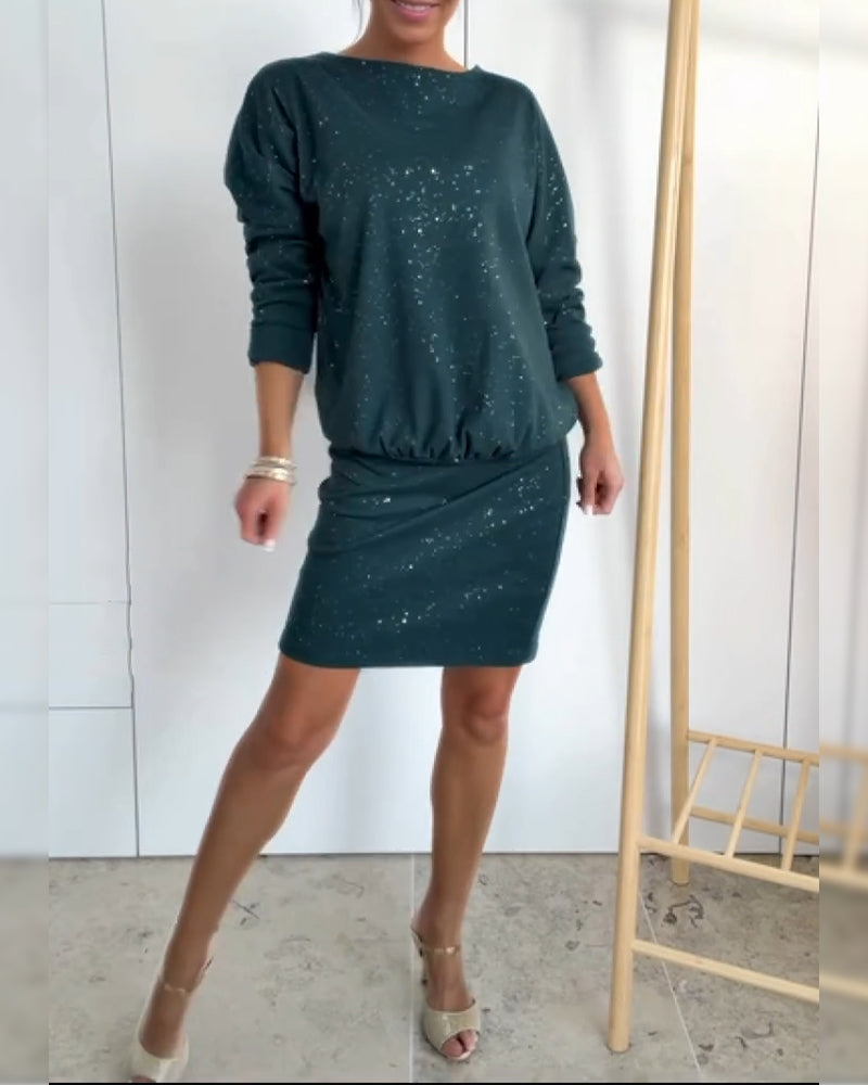 Ένα φόρεμα με στρογγυλή λαιμόκοψη και λεπτό μπροκάρ-GR