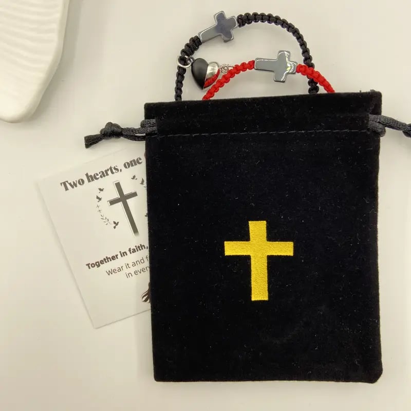 💕„Dvi širdys, vienas tikėjimas“ – įkvepianti krikščioniška apyrankė su kryžiumi ir atviruku su Jėzaus palaiminimu-LT