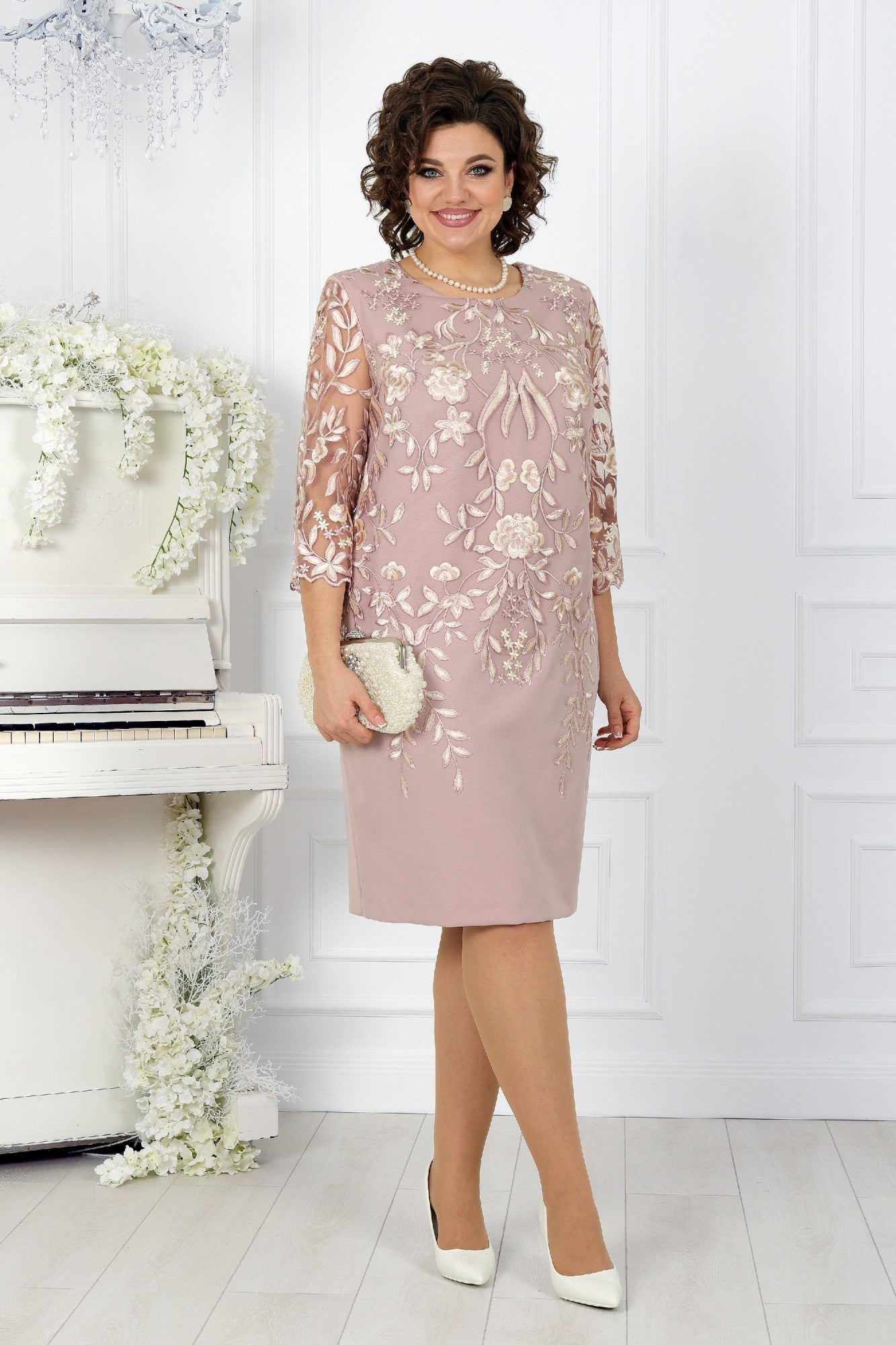 Negabaritinė suknelė su nėriniais ir raštu-LT