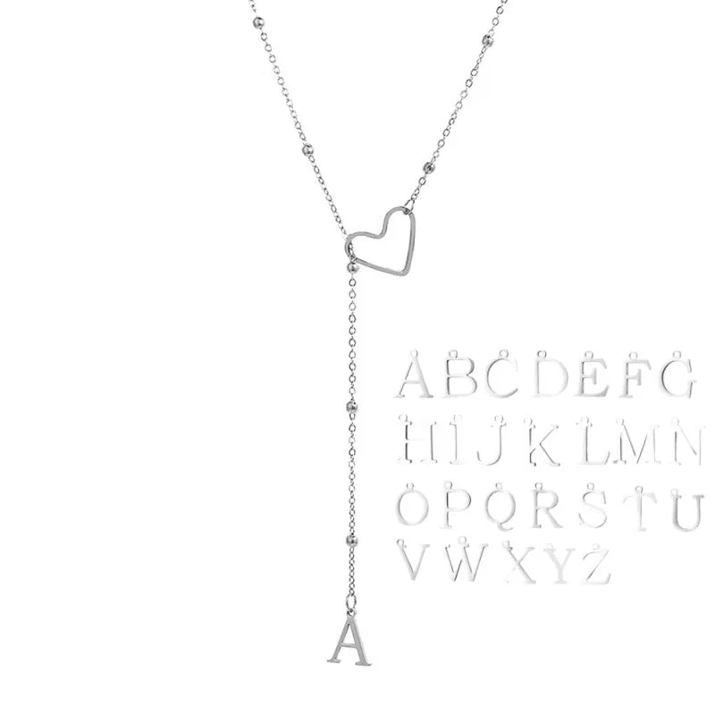 Collar en forma de Y con inicial y corazón-ES
