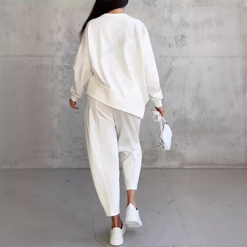 Moteriškas komplektas, kurį sudaro ilgomis rankovėmis palaidinė ir kelnės su netaisyklingu apvadu-LT