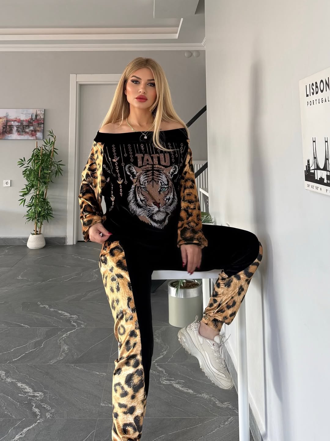 Traje deportivo informal de moda femenina con estampado de leopardo y cabeza de tigre-ES