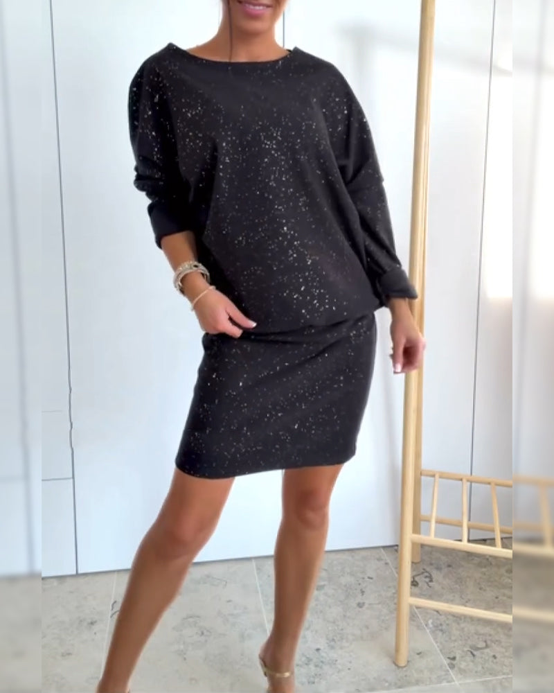 Ένα φόρεμα με στρογγυλή λαιμόκοψη και λεπτό μπροκάρ-GR