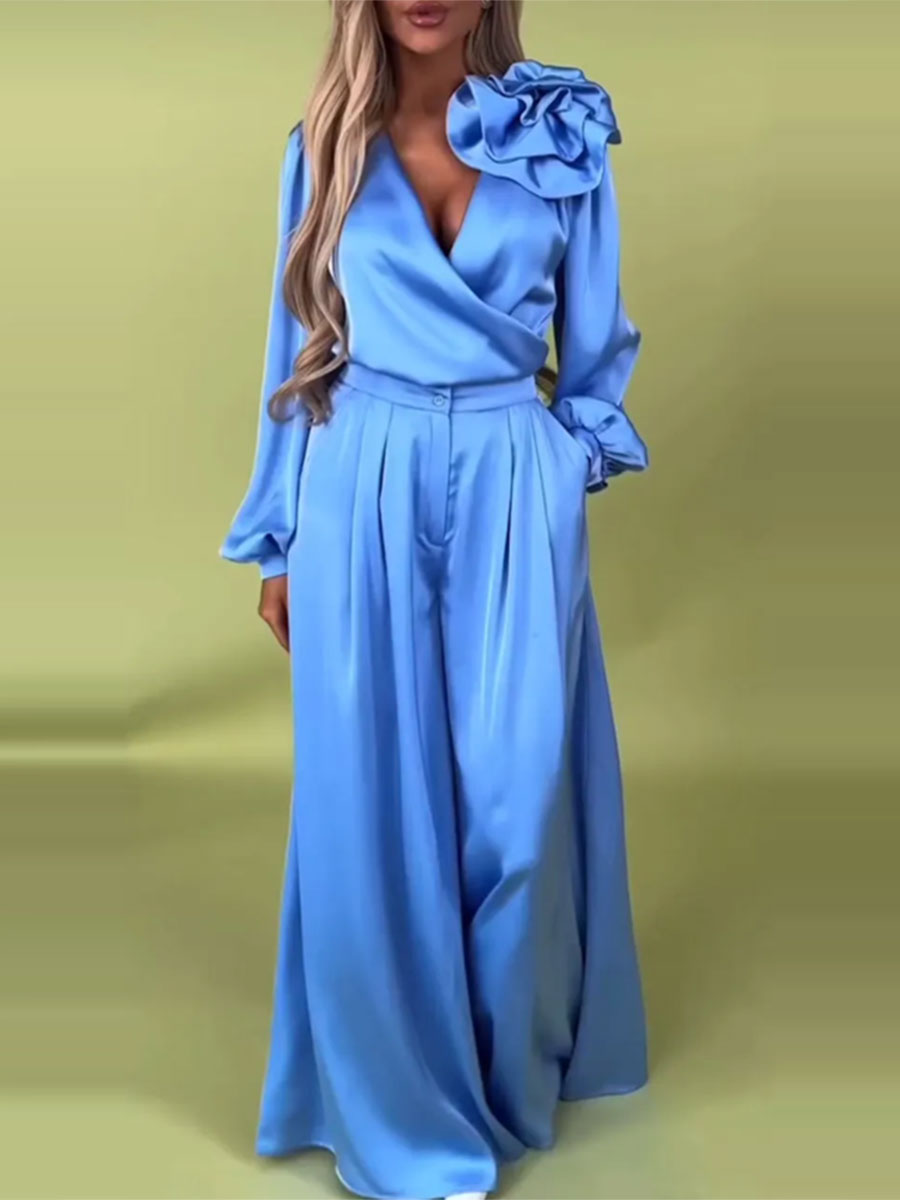 Lujoso conjunto con camisa de satén y pantalón ancho.-ES