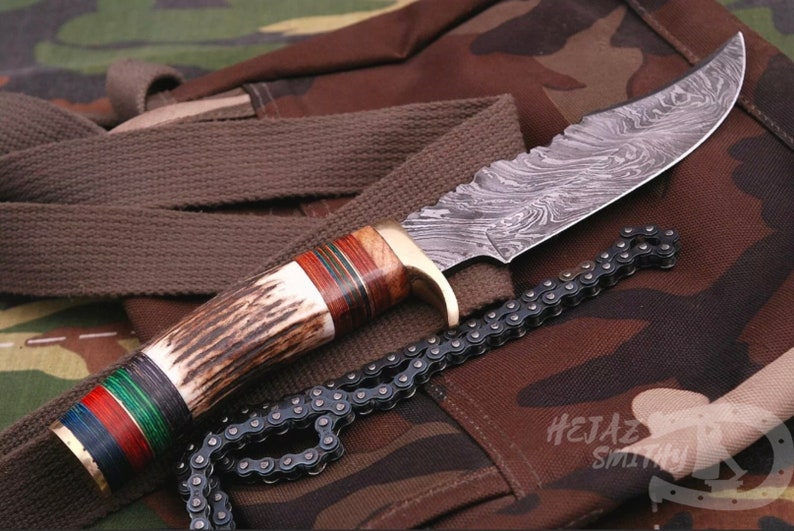 Cuchillo de acero de Damasco hecho a mano, de 15 cm de largo, con mango de cuerno-ES
