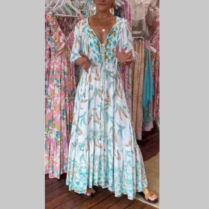 Vestido largo moderno de mujer con cinturón y escote.-ES